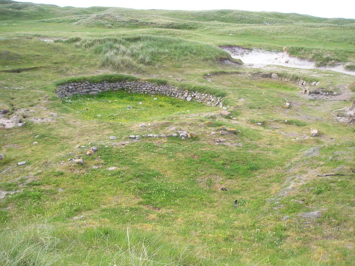 Cladh Hallan Round Houses (Ancient Village / Settlement / Misc. Earthwork) by tiompan
