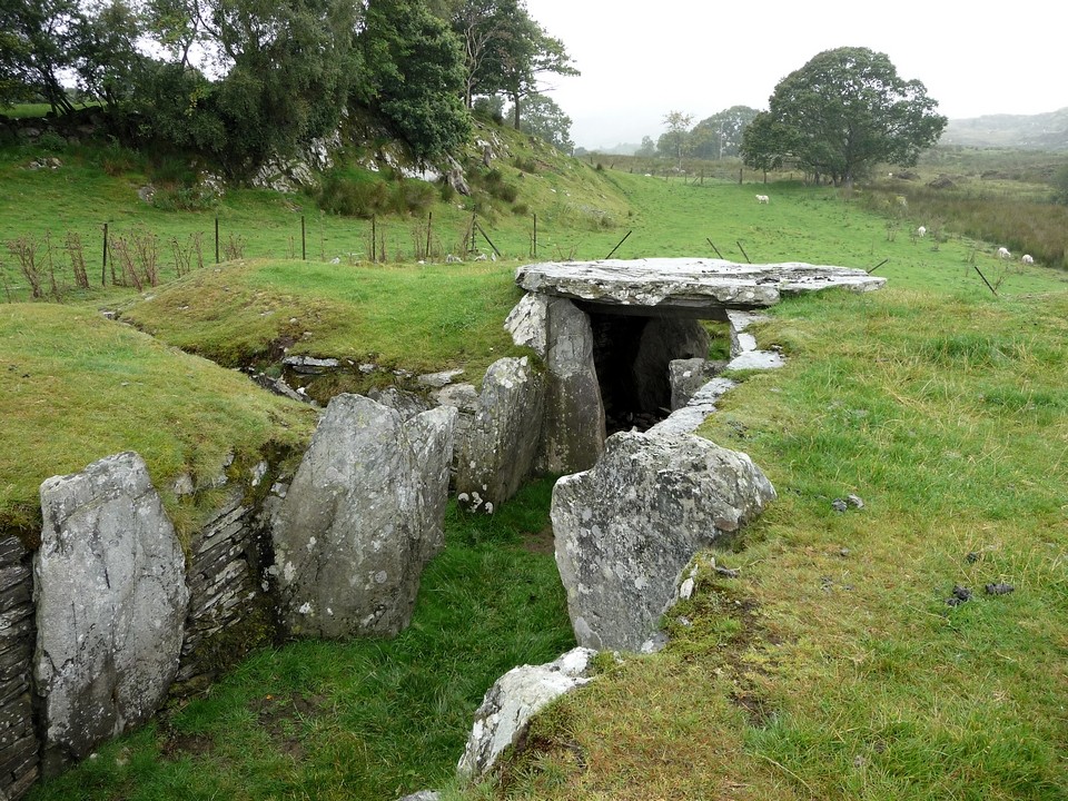 Capel Garmon (Chambered Cairn) by thesweetcheat