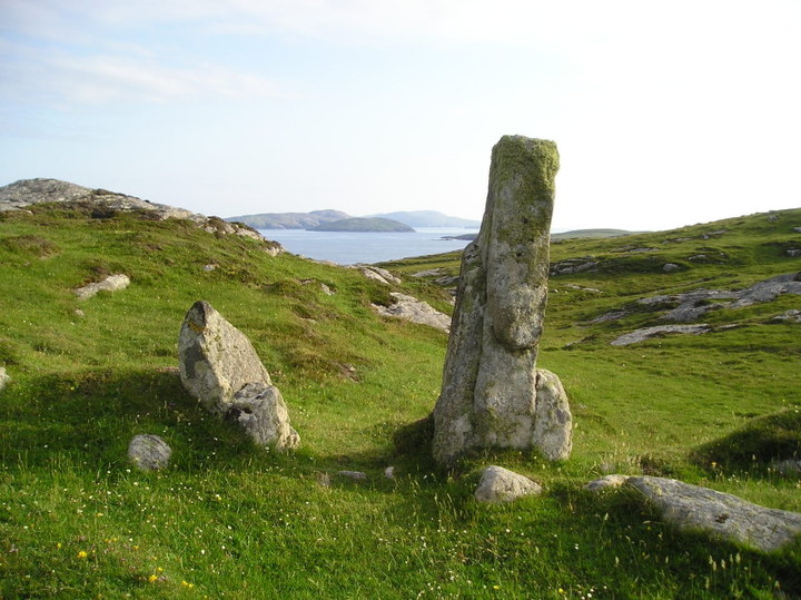 Cuithe Heillanish (Standing Stone / Menhir) by tiompan