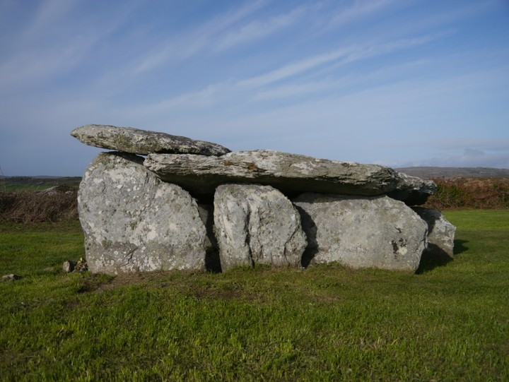Altar (Wedge Tomb) by Meic