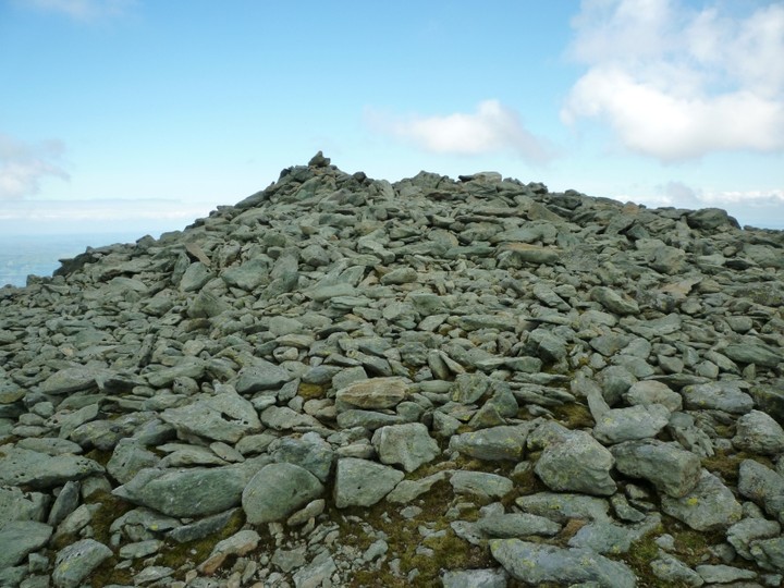 Foel Grach (Round Cairn) by Meic