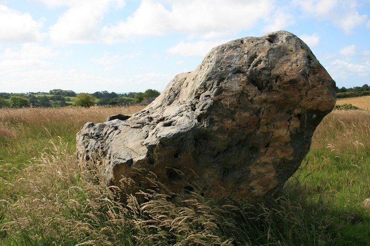 Y Ffor Menhir (Standing Stone / Menhir) by postman