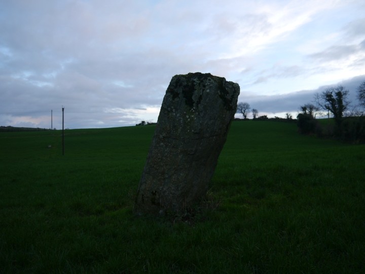 Reavouler (Standing Stone / Menhir) by Meic