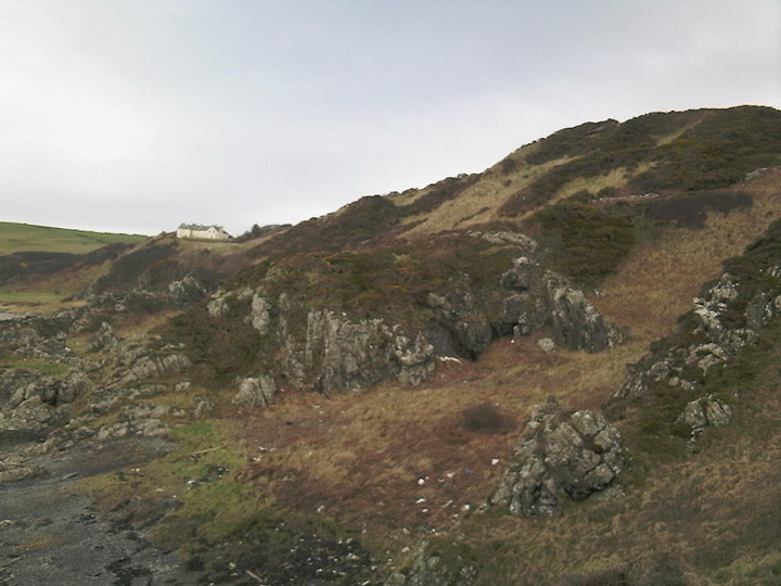 Killantringan Bay (Stone Fort / Dun) by broch the badger