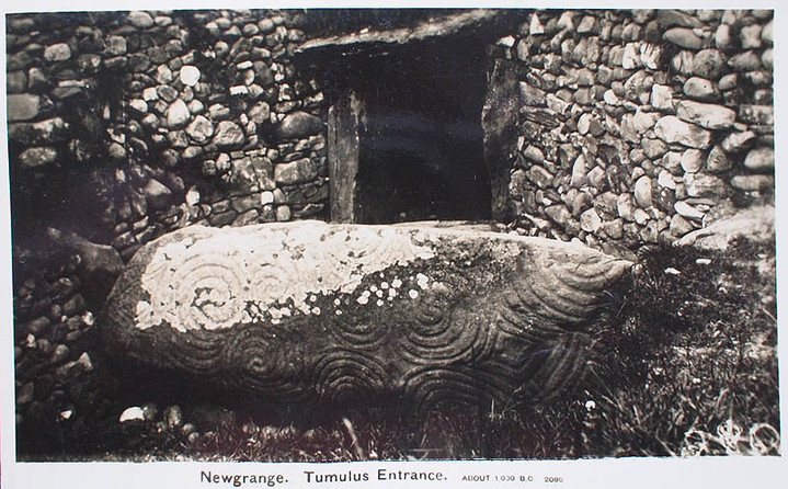 Newgrange (Passage Grave) by fitzcoraldo