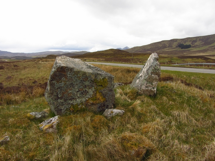 Lyne (Chambered Cairn) by thelonious