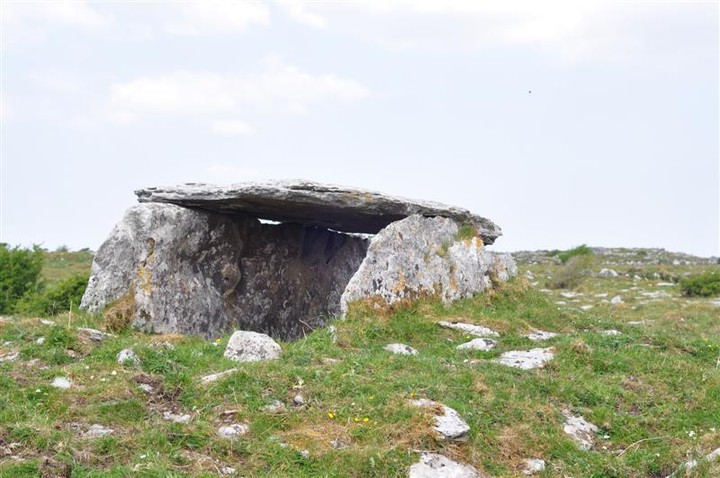 Ballymihil (Wedge Tomb) by bogman