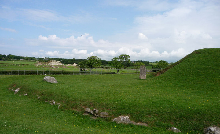Bryn Celli Ddu (Chambered Cairn) by thesweetcheat