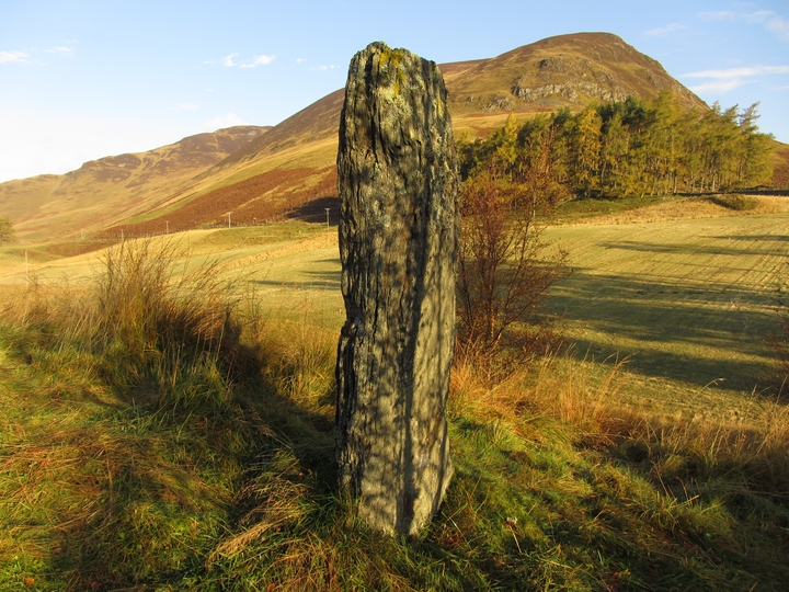 Old Kirk (Spittal of Glenshee) (Standing Stone / Menhir) by thelonious