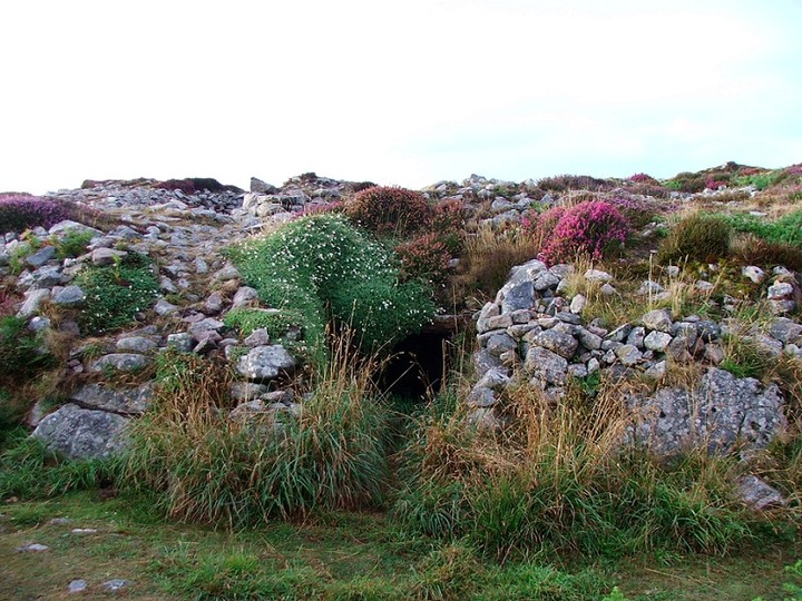Carn Gluze (Chambered Cairn) by postman