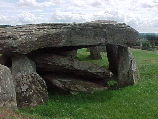 Arthur's Stone (Dolmen / Quoit / Cromlech) by Howden