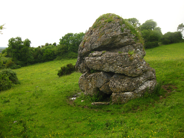 Aill na Mireann (Standing Stone / Menhir) by ryaner