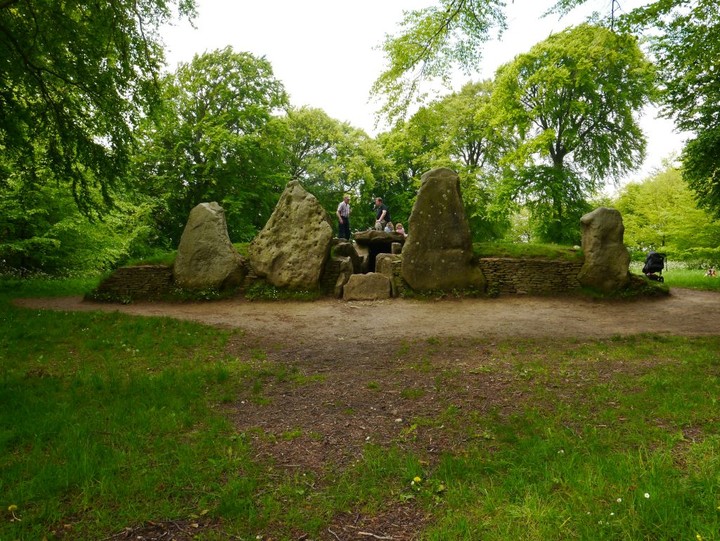 Wayland's Smithy (Long Barrow) by Meic