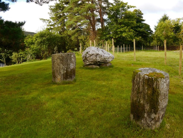 Ballycommane (Stone Row / Alignment) by Meic