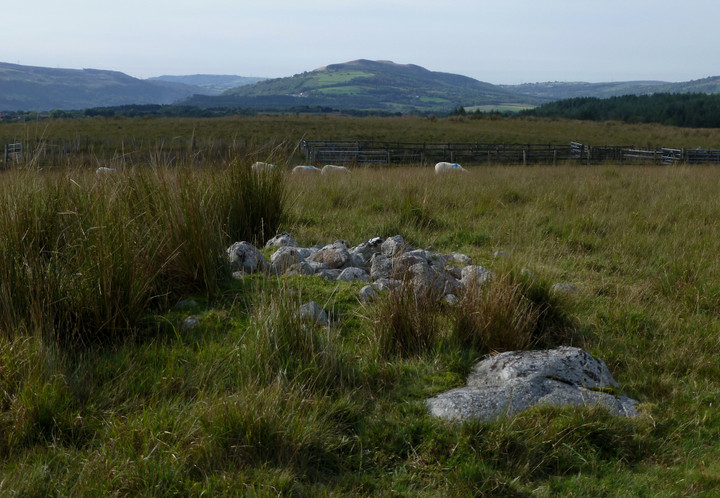 Cwm Fforch-wen (Cairn(s)) by thesweetcheat