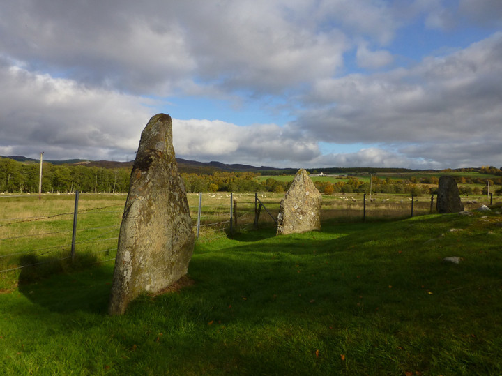 Corrimony (Clava Cairn) by thesweetcheat