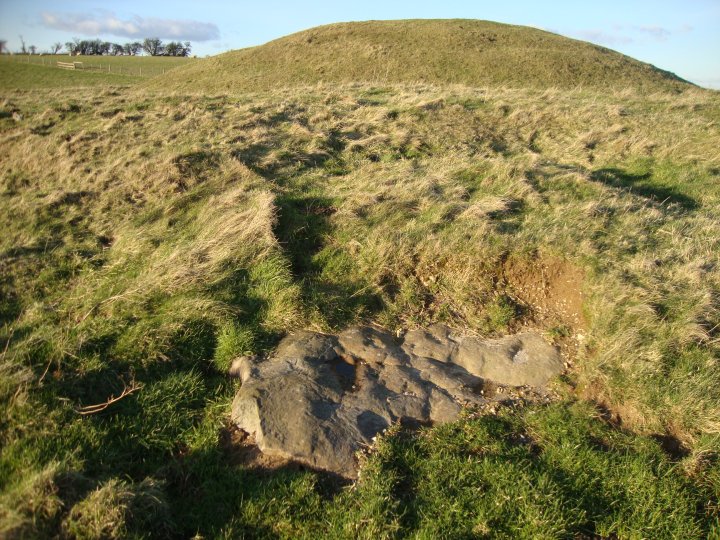 White Horse Barrow (Round Barrow(s)) by Chance