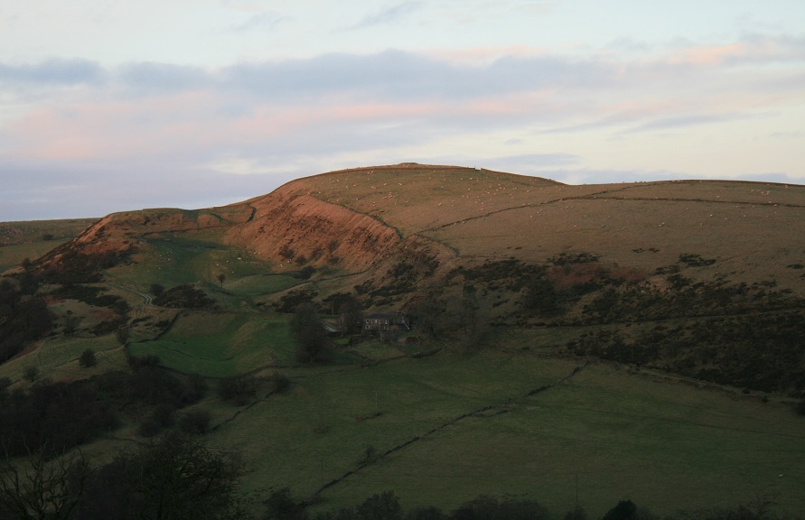 Hollins Hill (Round Barrow(s)) by postman