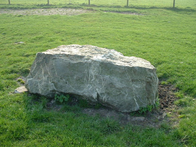 Magi Stone (Standing Stone / Menhir) by phil