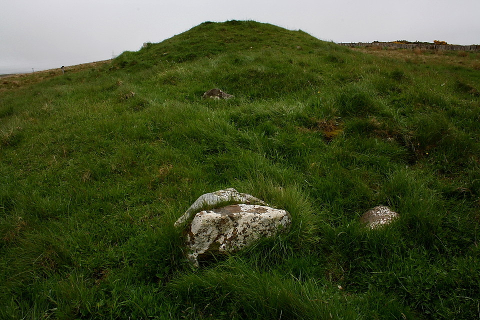Cnoc Freiceadain (Chambered Tomb) by GLADMAN