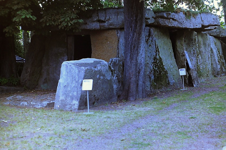 Le Grand Dolmen de Bagneux (Burial Chamber) by ironstone
