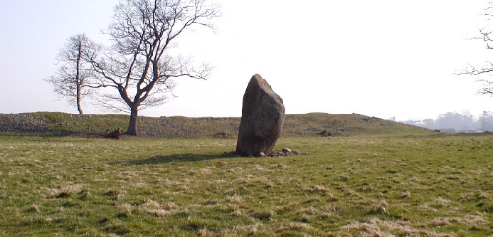 Mayburgh Henge (Circle henge) by pebblesfromheaven