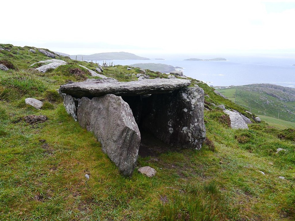 Coomatloukane North (Wedge Tomb) by Meic