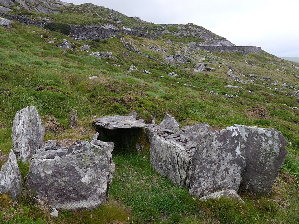 Coomatloukane (Wedge Tomb) by Meic