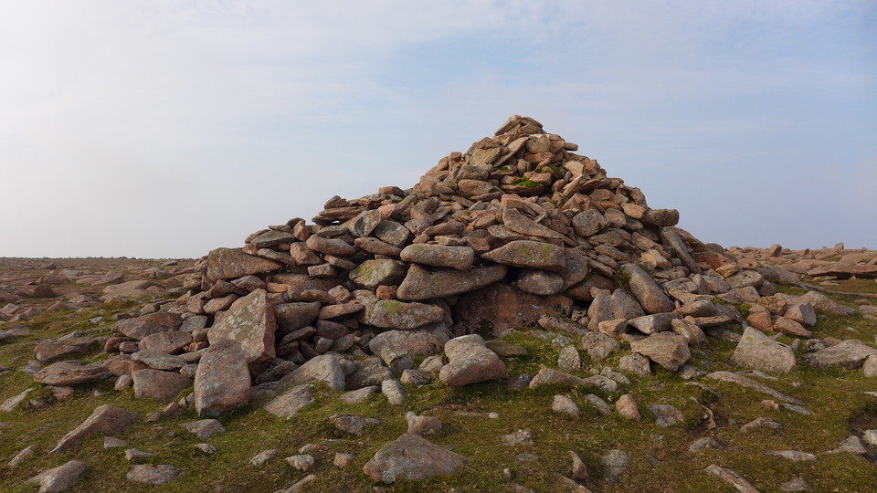 Ronas Hill (Chambered Cairn) by thelonious