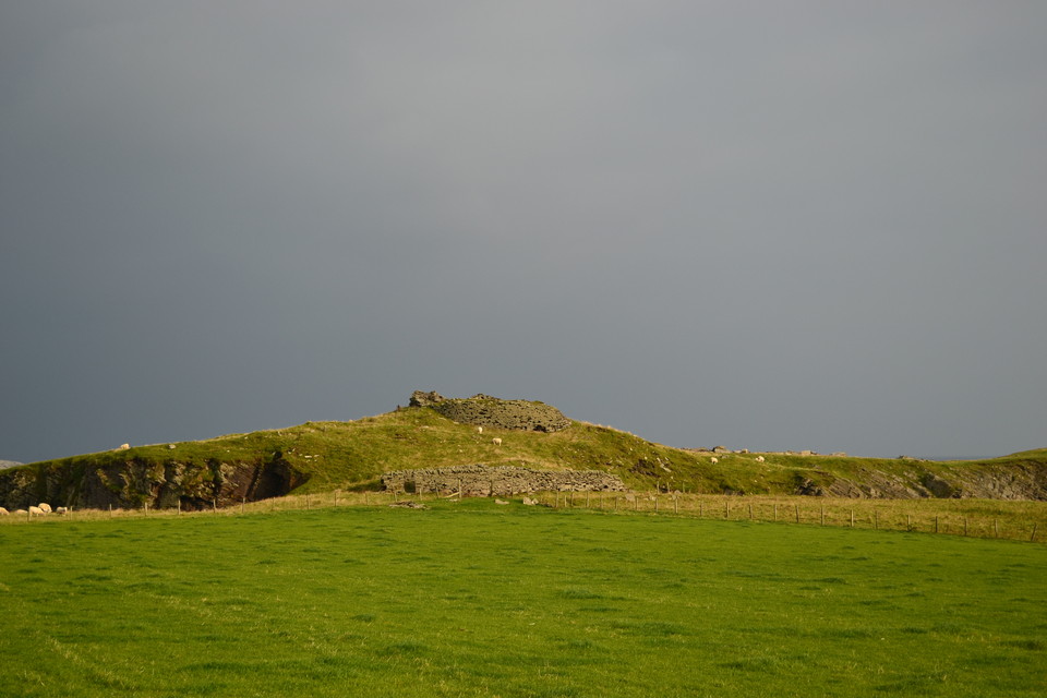 Burraland Broch (Broch) by thelonious
