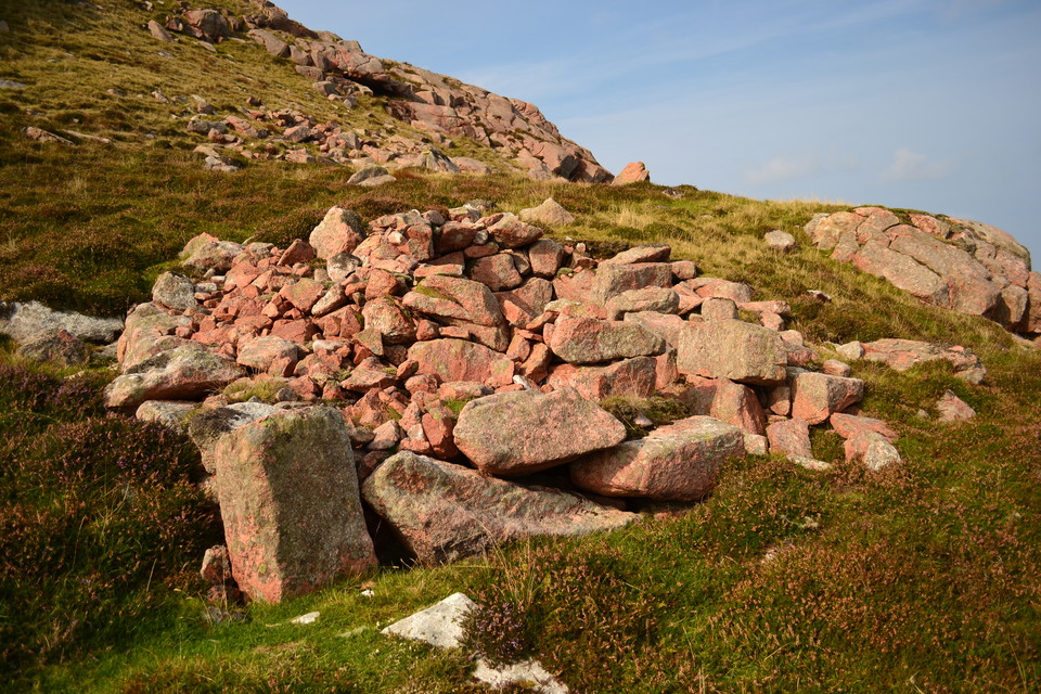 Beorgs of Housetter Cairn (Chambered Cairn) by thelonious