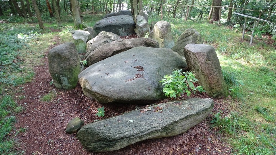 Darpvenner Steine 2 (Passage Grave) by Nucleus
