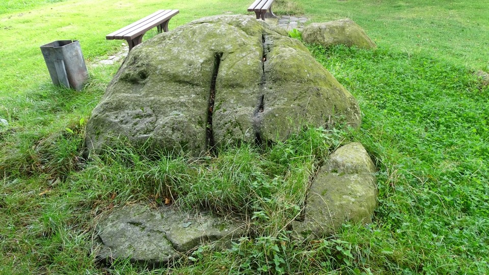 Oestringer Steine 1 (Passage Grave) by Nucleus