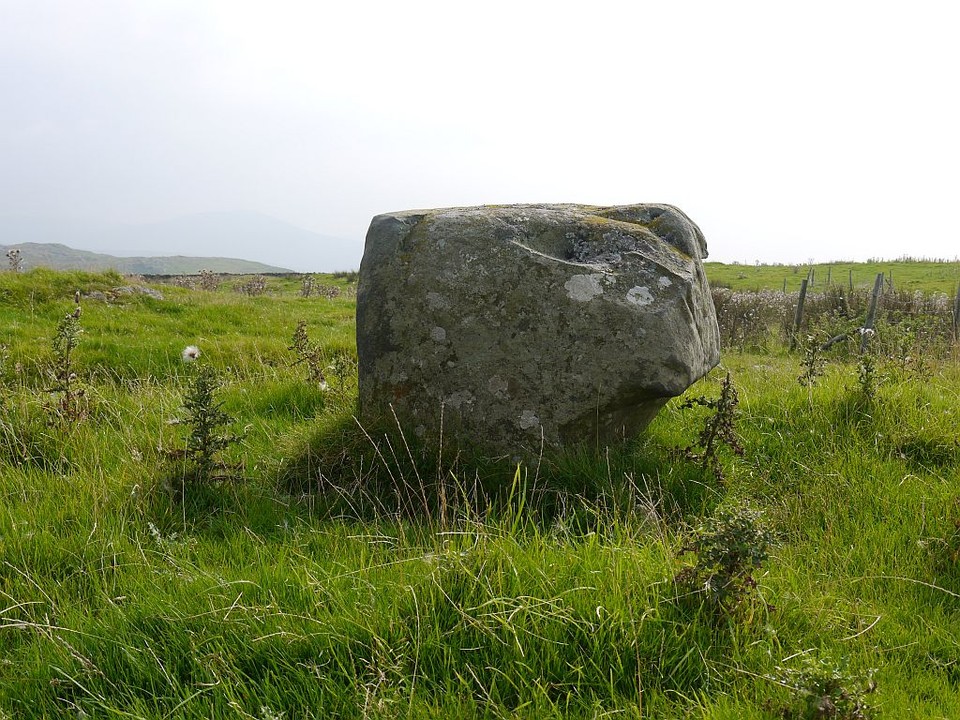 Fonlief Hir Stone D (Standing Stone / Menhir) by Meic