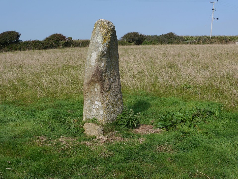 Treverven (Standing Stone / Menhir) by Meic