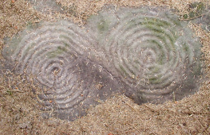 Buttony (Cup and Ring Marks / Rock Art) by pebblesfromheaven