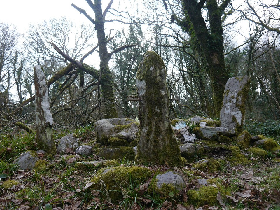St Abban's Grave (Standing Stones) by Meic