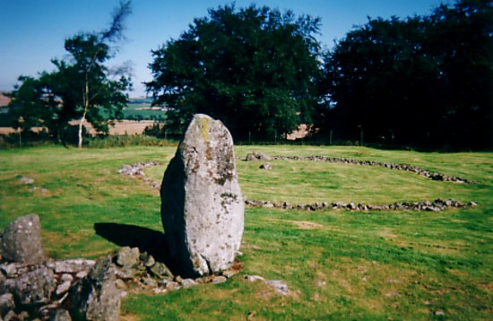 Loanhead of Daviot (Stone Circle) by davidtic