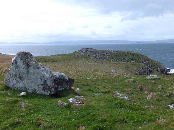 Dun Liath, Kilmuir (Stone Fort / Dun) by LesHamilton
