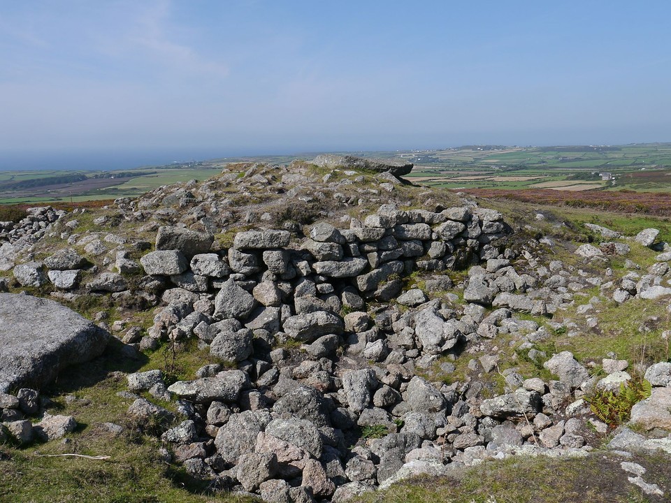 Chapel Carn Brea (Entrance Grave) by Meic