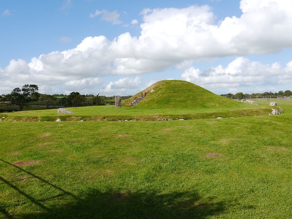 Bryn Celli Ddu (Chambered Cairn) by Meic