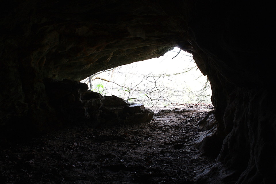Oldbury Rock Shelters (Cave / Rock Shelter) by GLADMAN