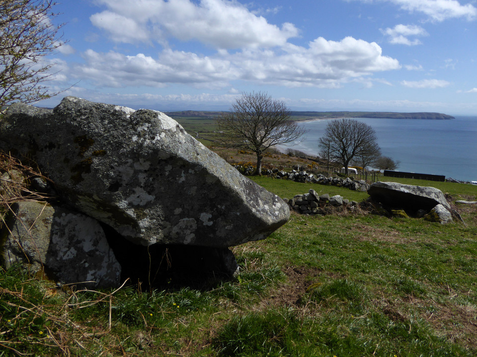 Tan-y-Muriau (Chambered Cairn) by thesweetcheat