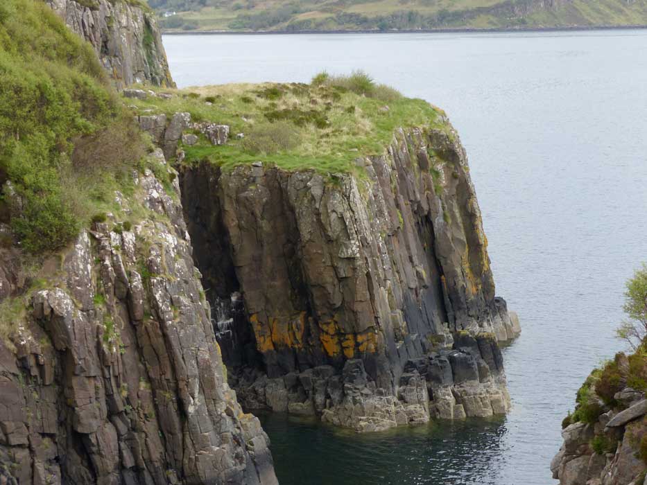 Dun Vlargveg (Stone Fort / Dun) by LesHamilton