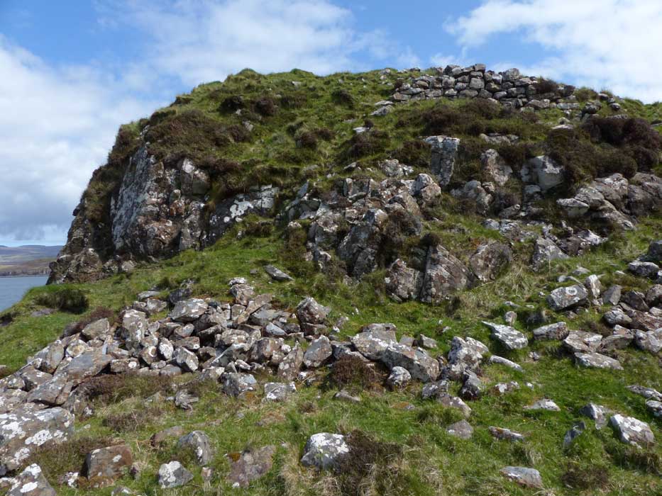 Dun na h'Airde (Stone Fort / Dun) by LesHamilton