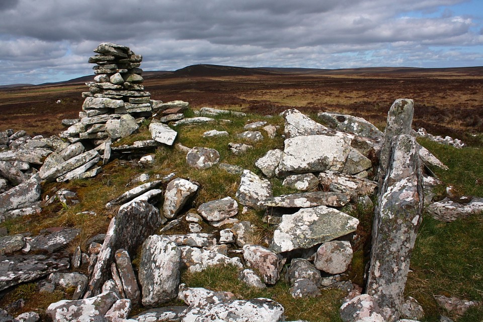 Carn Liath (Chambered Cairn) by GLADMAN