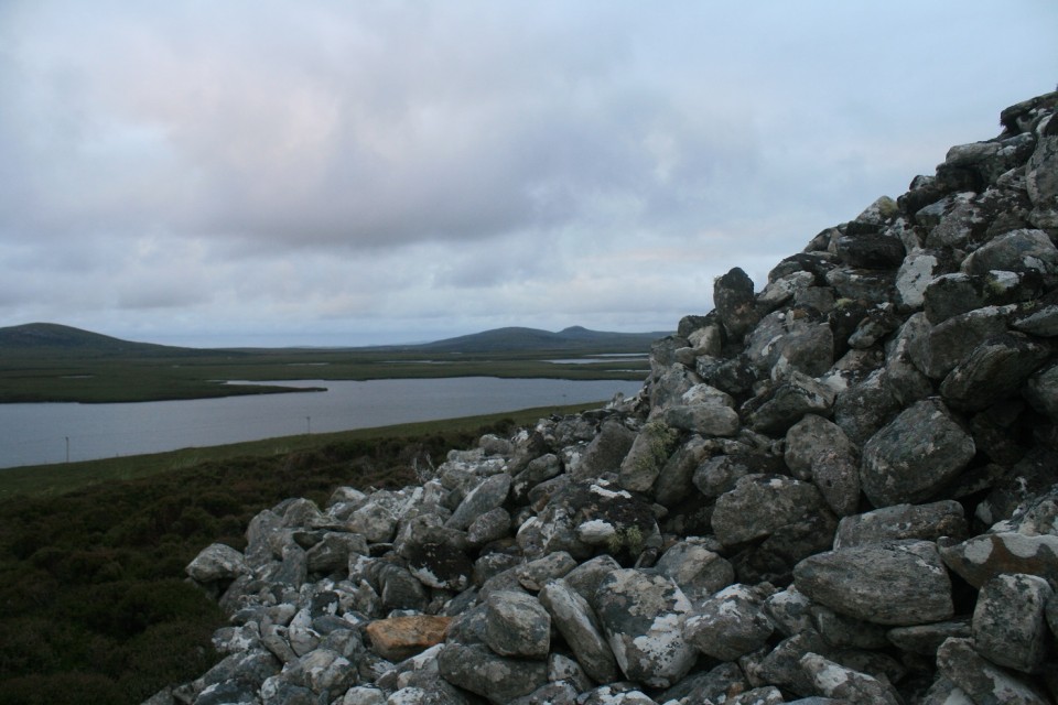 Barpa Langass (Chambered Cairn) by postman