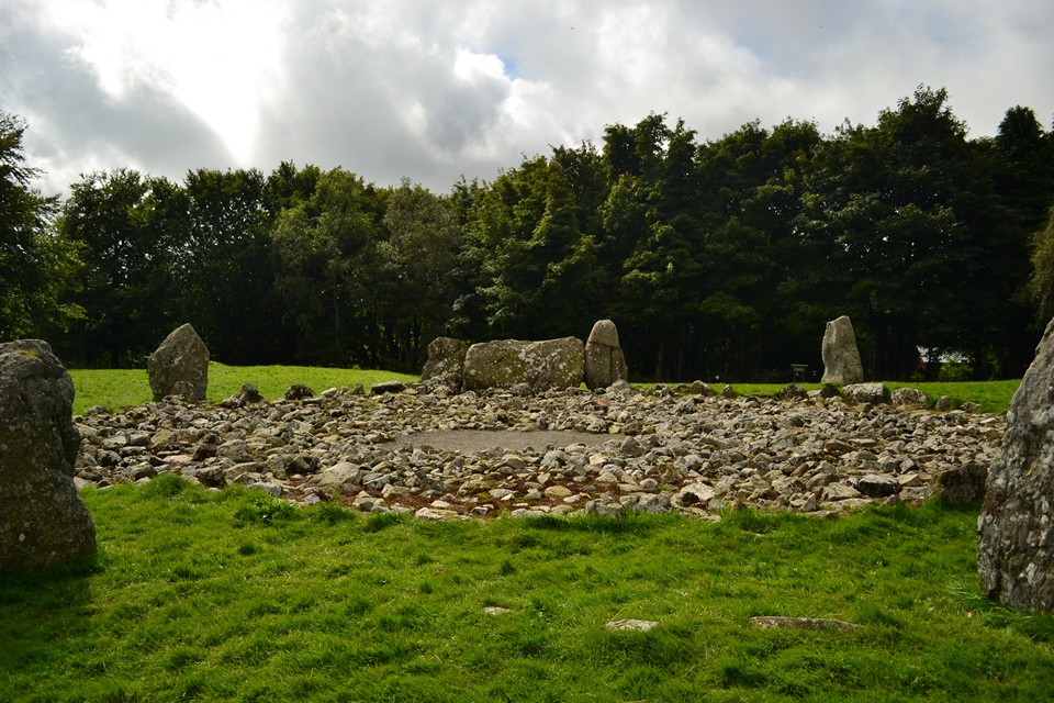 Loanhead of Daviot (Stone Circle) by thelonious