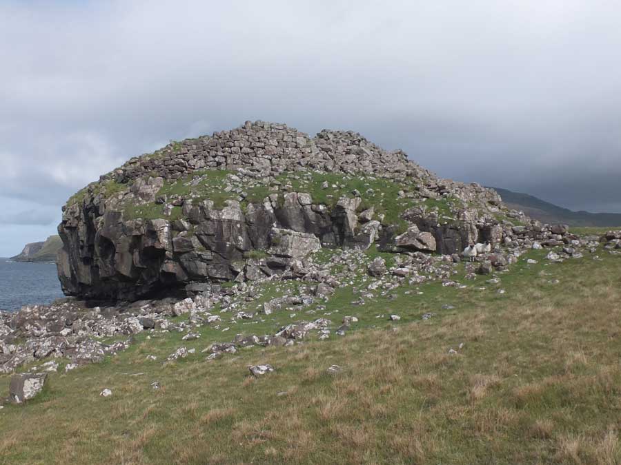 Dun Kraiknish (Stone Fort / Dun) by LesHamilton
