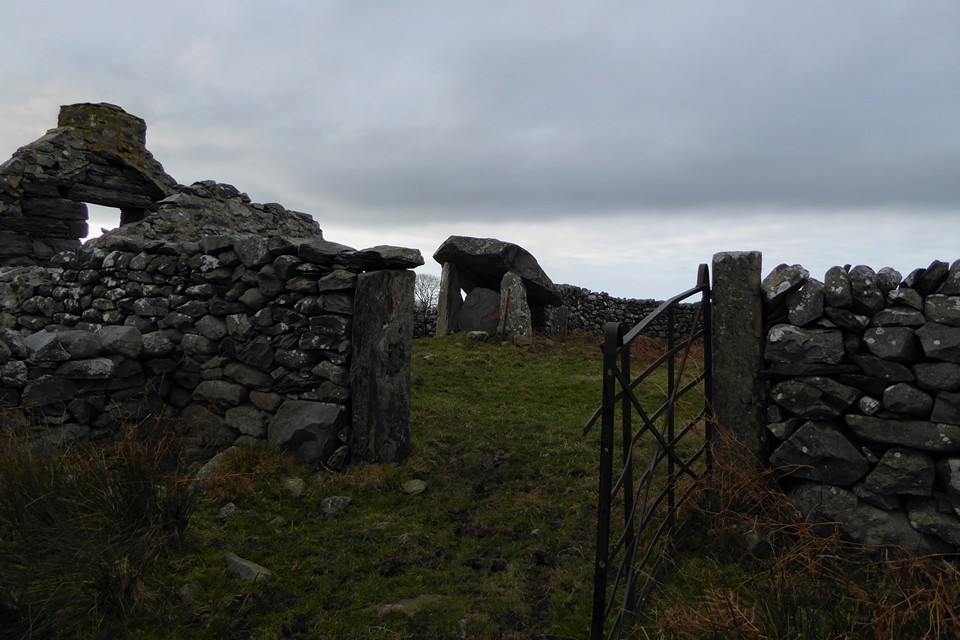 Gwern Einion (Burial Chamber) by thesweetcheat